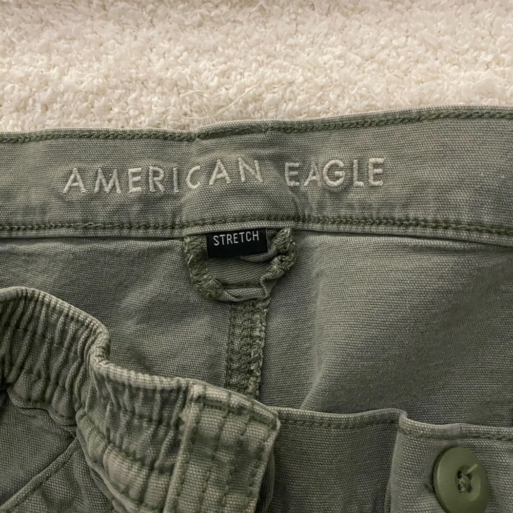 American Eagle Outfitters Green Cargo Pants - Picture 3 of 6